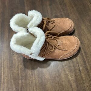 EARTH. Lace up casual Booties